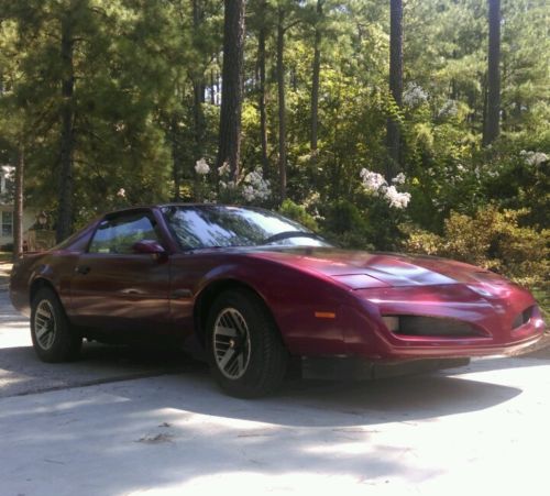 Pontiac : Firebird 1991 firebird 5 speed 5.0 liter fuel injection 152 k miles 2 owners