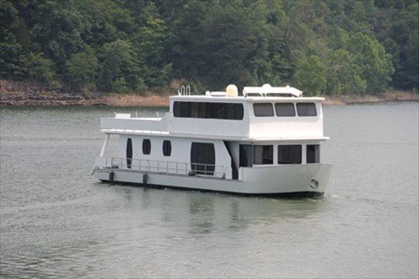 2001 FUNTIME Custom Riverboat 18' x 80'