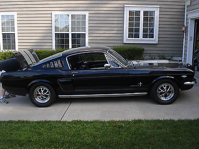 Ford : Mustang GT FORD 1965 MUSTANG  2+2 FASTBACK Black & Silver BEAUTY 90% ORIGINAL w/ COBRA Kit