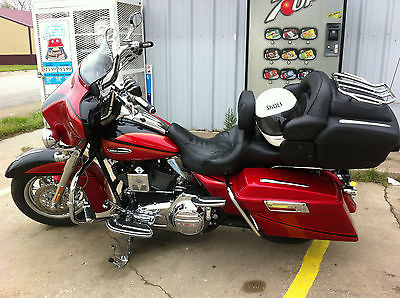 Harley-Davidson : Other cherry and black Harley Davidson screaming eagle CVO 110 cubic inch