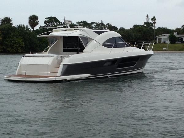 2014 Riviera 5000 Sport Yacht