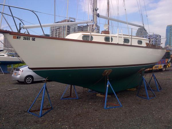 1982 CAPE DORY 28