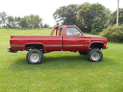 Chevrolet : C/K Pickup 2500 Custom Deluxe 1984 chevy custom deluxe 3 4 ton 350 v 8 4 barrel 4 x 4 truck