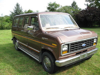 Ford : E-Series Van E150 Club Wagon Rare Short Wheelbase Window Van with Manual O/D Transmission