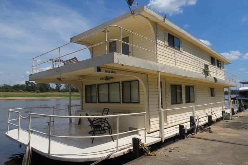20' x 60' Houseboat