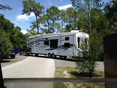 2011 Cardinal Forest River Cardinal Fifth Wheel with 1 1/2 Baths and Bunk house