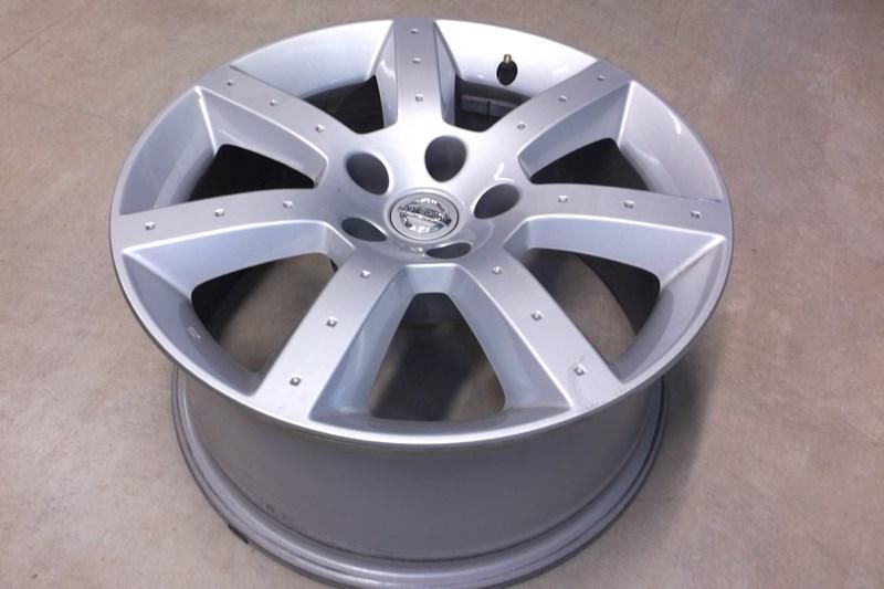 2003 Nissan 350 Z OEM rear wheel