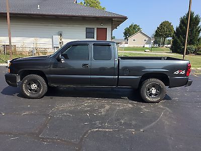 Chevrolet : Silverado 1500 WT Extended Cab Pickup 4-Door 2004 chevrolet silverado 1500 4 x 4 ext cab only 90 k miles runs drives damaged