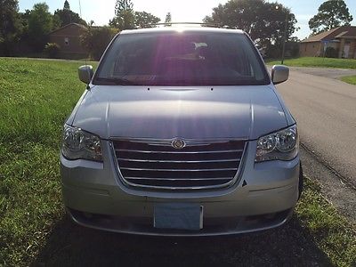 Chrysler : Town & Country Touring Edition 2010 chrysler town country touring edition excellent condition