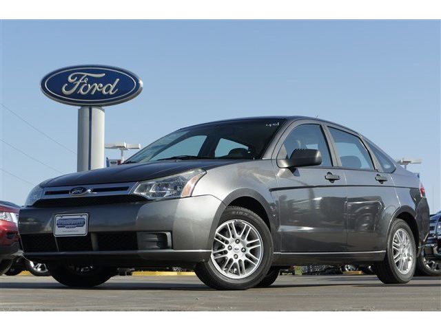 Ford : Focus SE SE 2.0L CD Front Wheel Drive Power Steering Front Disc/Rear Drum Brakes A/C ABS