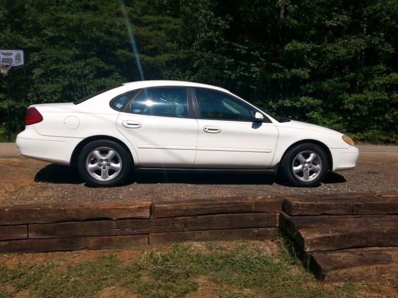 Nice 2003 Ford Taurus for sale