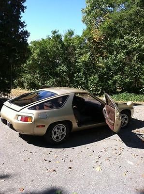 Porsche : 928 Base Coupe 2-Door Porsche 928 coupe 1982 Great condition, many 2015 repairs