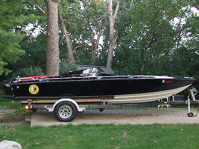 Apache 22 Scout offshore cigarette style boat with racing heritage