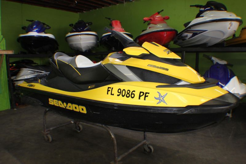 2011 SEADOO RXT260iS, 3 SEATER, 260 HP  SUSPENSION,AND BRAKE.42 HRS
