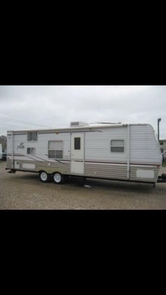 Rv 2006 28ft with a lot storage $12.000 price is negotiable