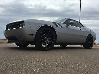 Dodge : Challenger R/T Coupe 2-Door 2014 dodge challenger r t coupe 5.7 l hemi 6 speed 22 staggered wheels extras