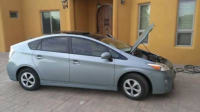 Toyota : Prius Top of the line 2013 prius solar fully loaded low miles