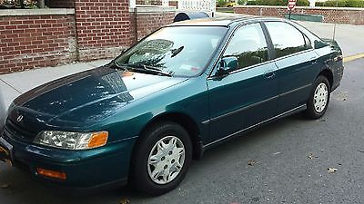 Honda : Accord LX sedan Garage kept in perfect condition with Automatic tranny. Clean Carfax/ title