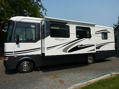 Monarch S.E .by Monaco 30'  V10  with 2 slides, Bank Power System 12,000 miles