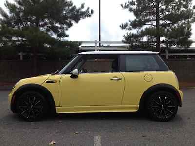 Mini : Cooper Hatchback 2-Door 2004 mini cooper navigation upgraded nice black wheels must see