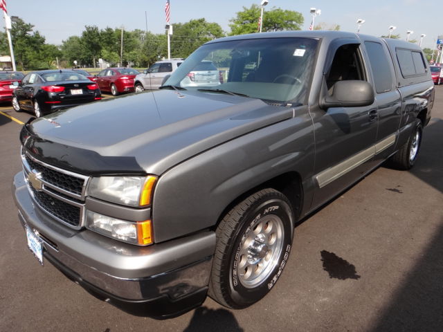 Chevrolet : Silverado 1500 LT 4X2 107 560 miles clean clean clean 4 x 2 cap on the back