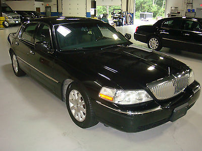 Lincoln : Town Car Signature Limited Sedan 4-Door Lincoln Town Car Signature Limited Sedan (Black on Black)