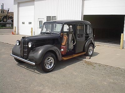 Other Makes : Austin taxi/ limo Black Austin 1956 3 door English taxi/ limo.