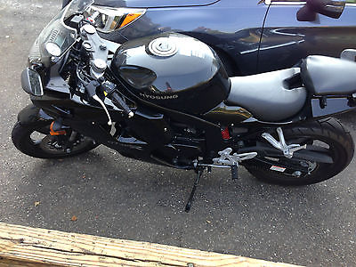 Hyosung : GT250R GT250R Black in good condition with a few scratches. Low Mileage!