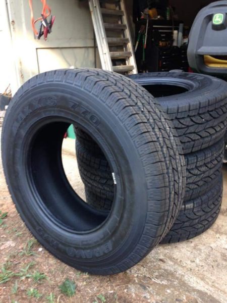 265/70/17  Maxiss tires