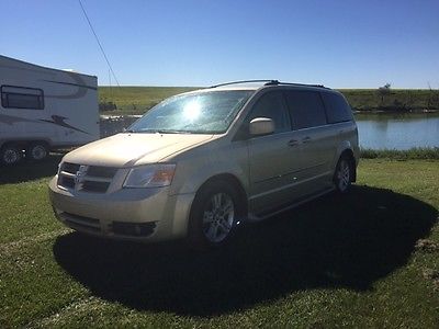 Dodge : Grand Caravan leather seats, DVD, stow & go, power everything, all highway miles