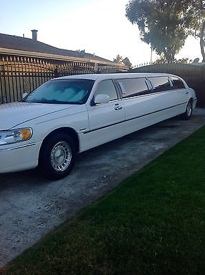 Lincoln : Town Car *****Limo**,super clean 2000,privately owned.low miles..wet bar stretch 28..