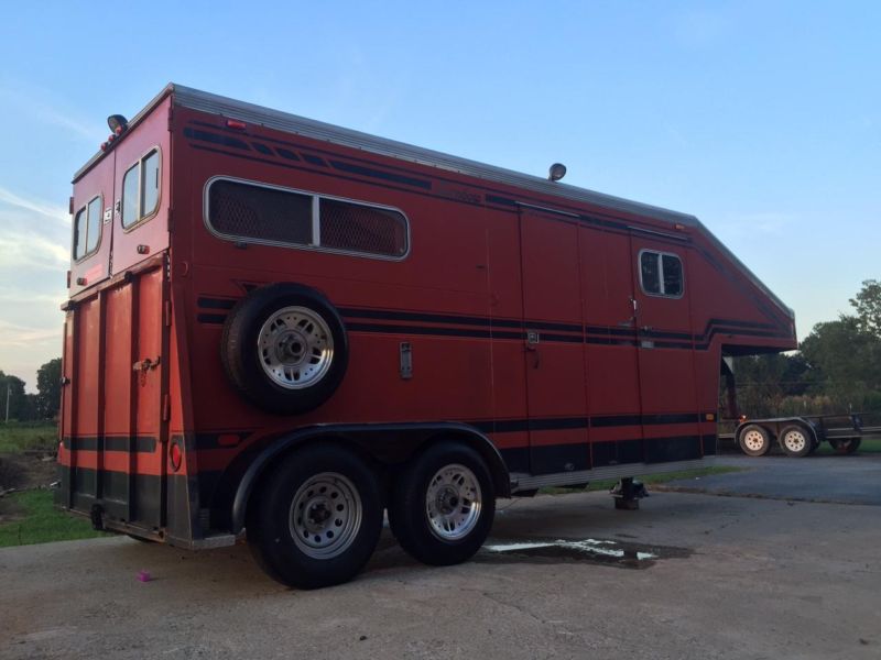 1989 Turnbow 2 Horse Executive Gooseneck Trailer LIKE NEW