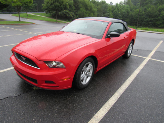Ford : Mustang 2dr Conv V6 Beautiful 2014 Mustang V6 Convertible, Race Red, Low Mileage!