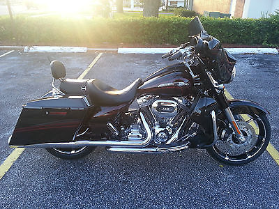 Harley-Davidson : Touring HD Street Glide Touring Bagger Custom Harley CVO Vance and Hines Harley