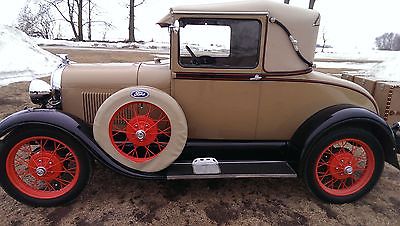 Ford : Model A  Two door deluxe  1929 model a deluxe sports coupe