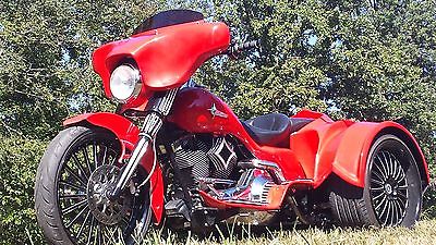 Harley-Davidson : Other roadking trike with detacheable fairing, pioneer sound system.