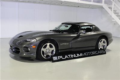 Dodge : Viper 2dr RT/10 Convertible 3 k miles perfect car you ll never see a nicer viper owned by ralph gilles