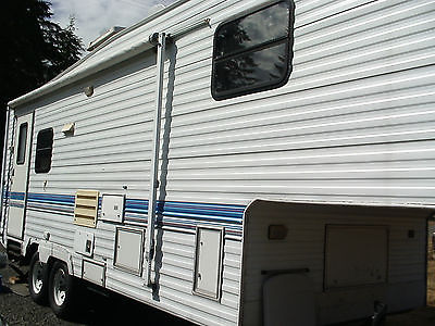 1996 Prowler Fifth Wheel 25 feet Trailer with Slide-out
