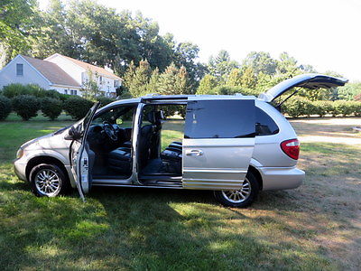 Chrysler : Town & Country Limited 2003 chrysler town country limited awd leather moon roof loaded