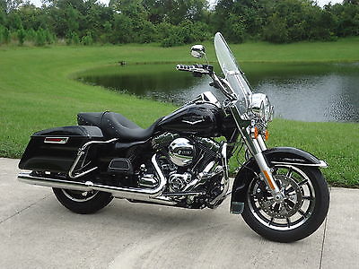 Harley-Davidson : Touring 2015 harley roadking only 1600 miles and flawless condition