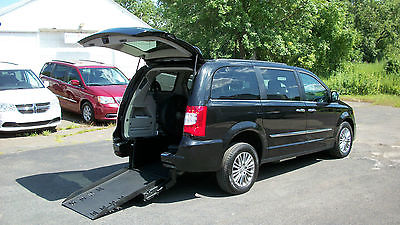 Chrysler : Town & Country TOURING LIMITED HANDICAP WHEELCHAIR VAN 2014 chrysler town country l wheelchair van with power sunroof every option