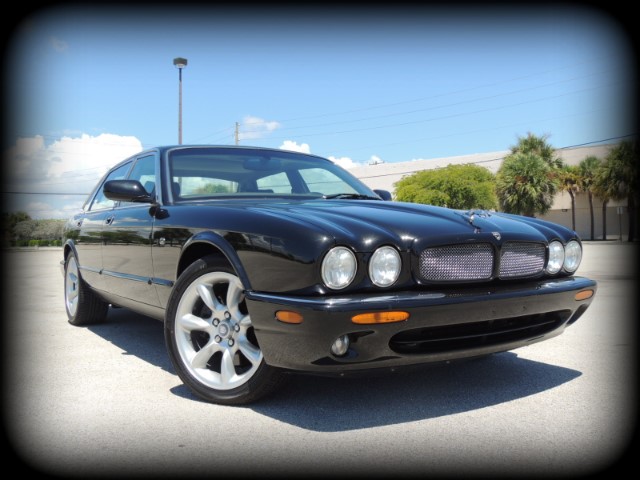 Jaguar : XJR XJR CARFAX CERTIFIED, BLACK/BLACK, NEAR PERFECT - THE ONE YOU'VE BEEN WAITING FOR!!!