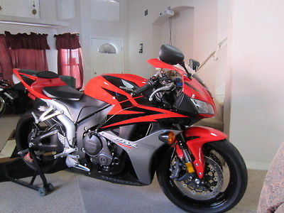 Honda : CBR Mint condition One Owner low miles Red Honda CBR600RR