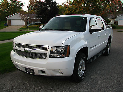 Chevrolet : Avalanche LT Crew Cab Pickup 4-Door 2008 chevy avalanche lt 2 wd crew cab 4 dr white tan low mileage fully loaded