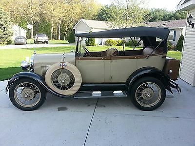 Ford : Model A Model A  1928 ford model a phaeton convertible cream with black fenders