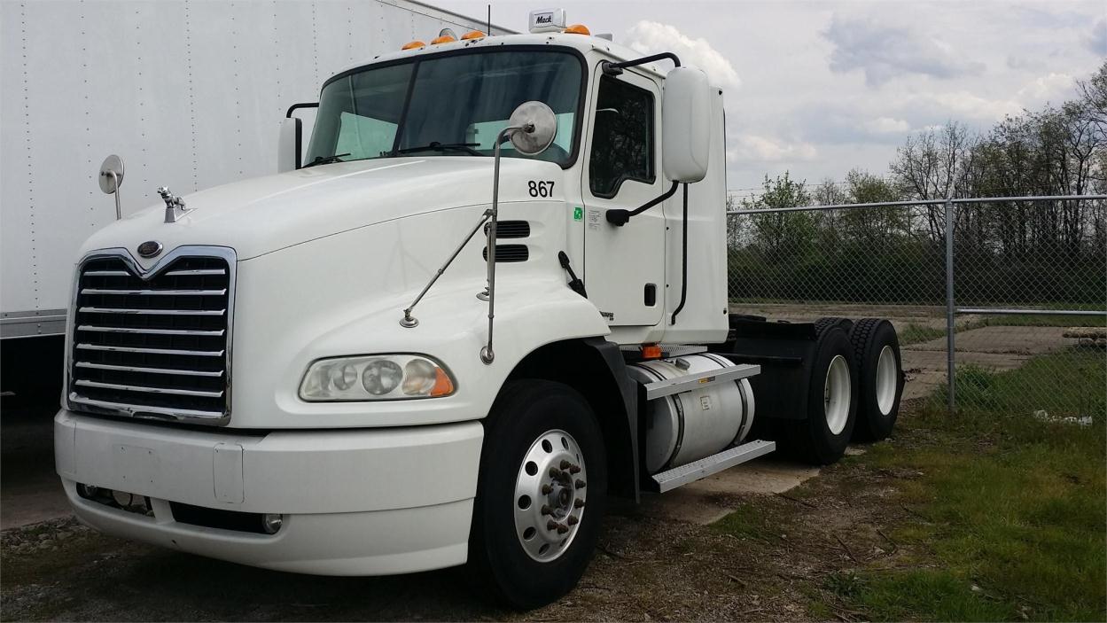 2006 Mack Vision  Conventional - Day Cab