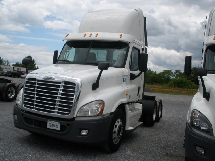 2013 Freightliner Cascadia 125  Conventional - Day Cab