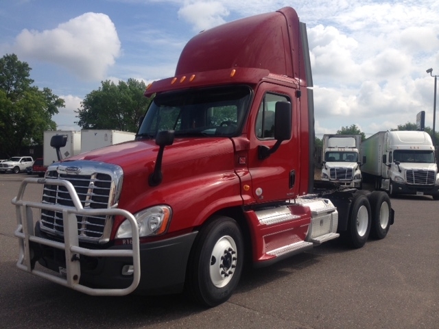 2012 Freightliner Cascadia 125  Conventional - Day Cab