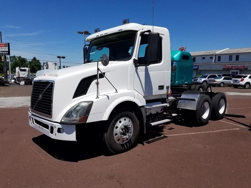 2008 Volvo Vnl  Conventional - Day Cab