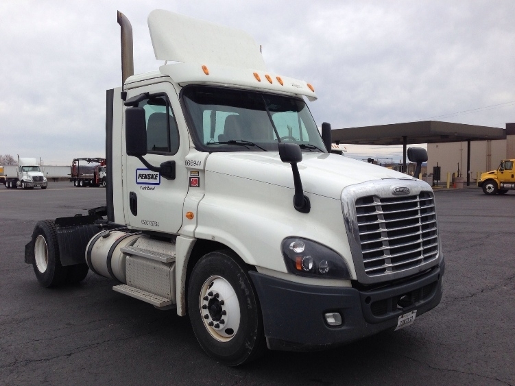 2013 Freightliner Cascadia  Conventional - Day Cab